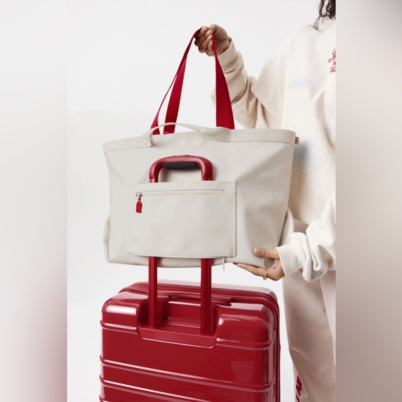 BEIS x Lonely Ghost Travel Tote in Ghost White
SOLD OUT & will be shipped ASAP - Picture 11 of 13